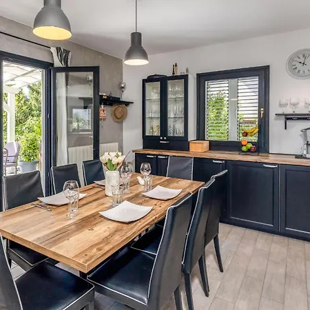 Beautiful In With Sauna Semesterbostad Opatija